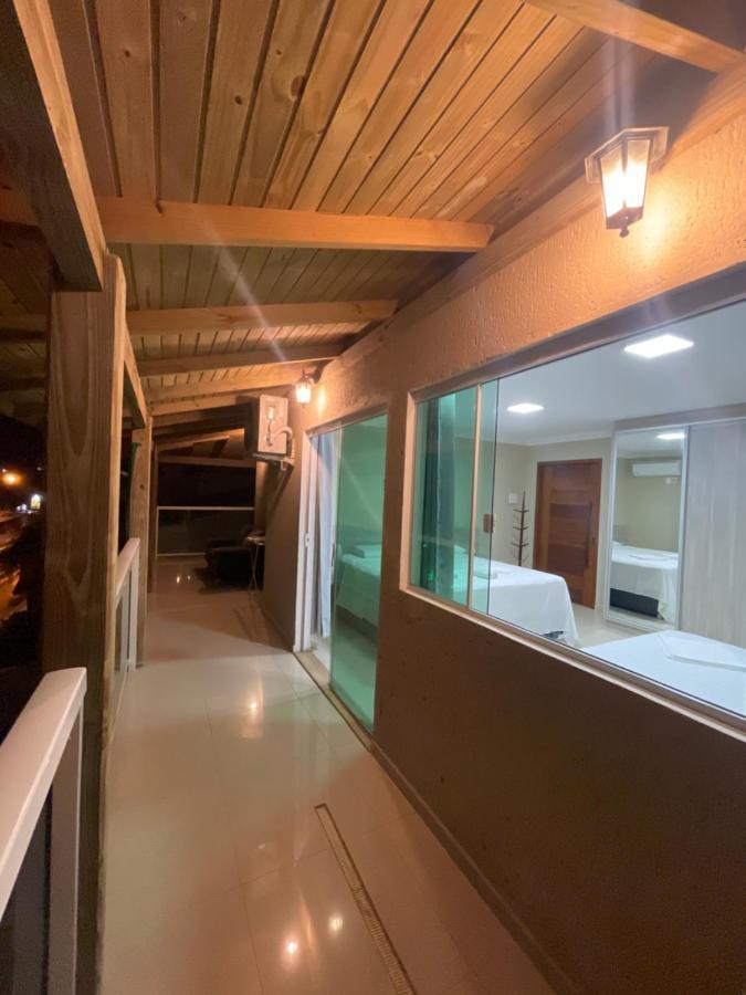 Suíte com Vista para a Piscina