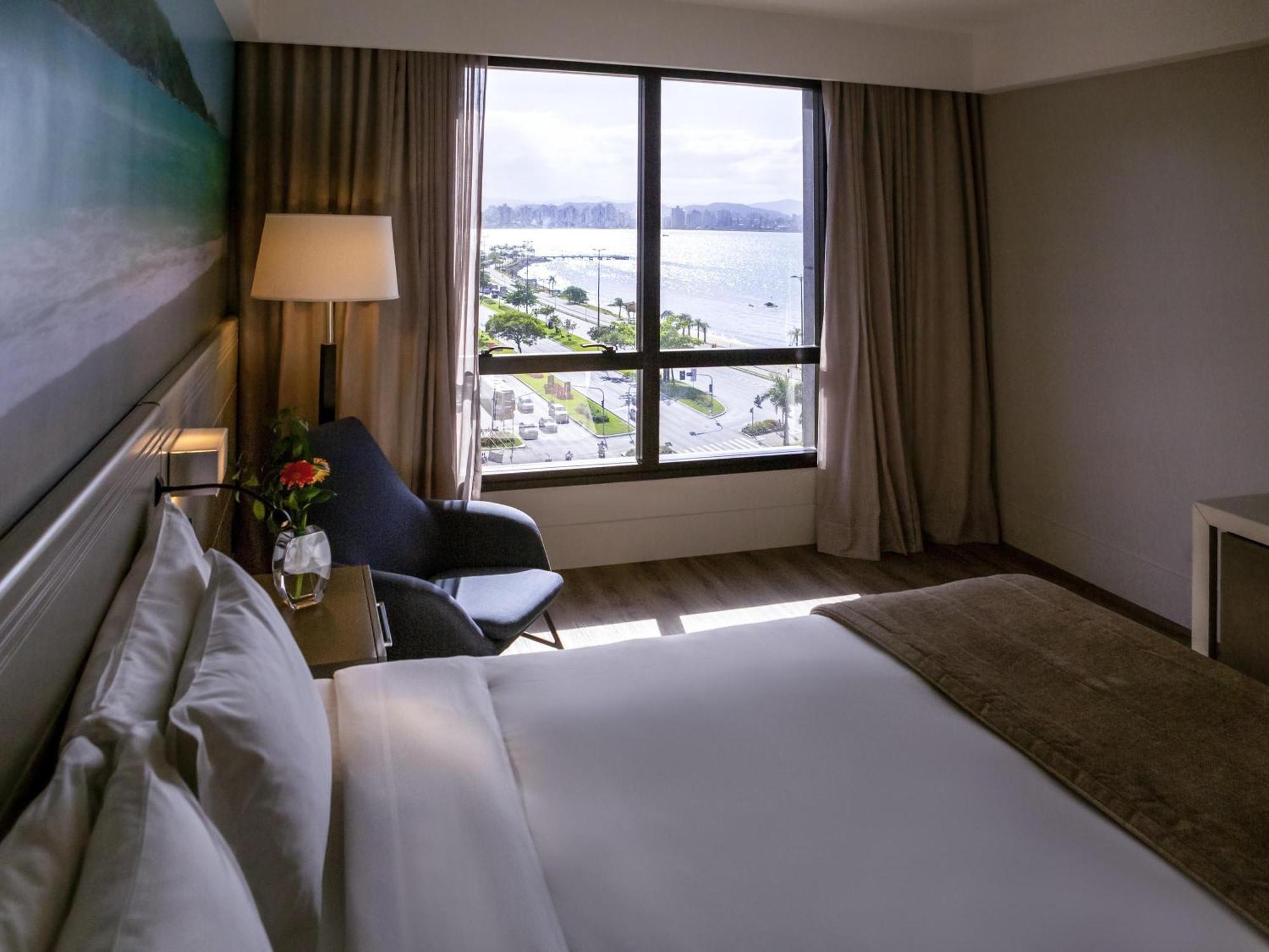 Superior King Room Partial Ocean View